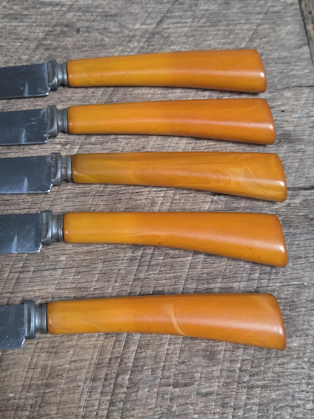 5 Vintage Forgecraft Stainless Steel Knives w/ Bakelight Butterscotch Handles O